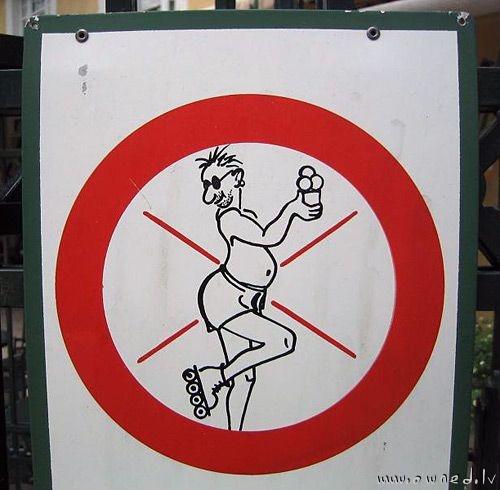 No gay poeple on rollerblades