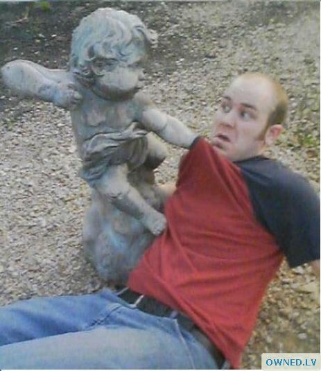 Statue bully