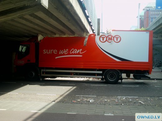 Truck Vs overpass fail