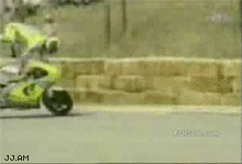 Amazing ! Guy gets back on bike