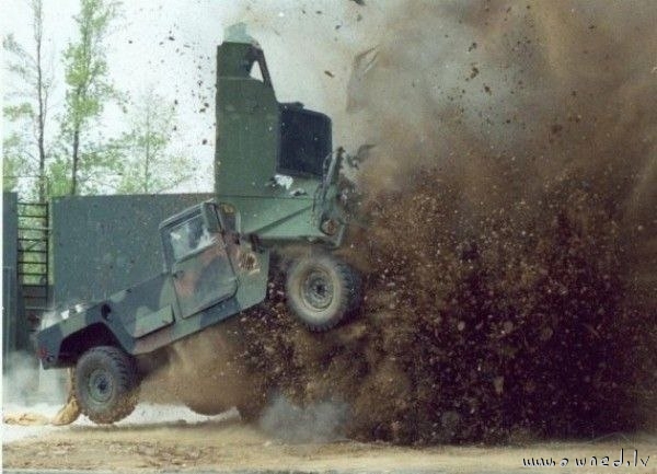 Hummer vs land mine