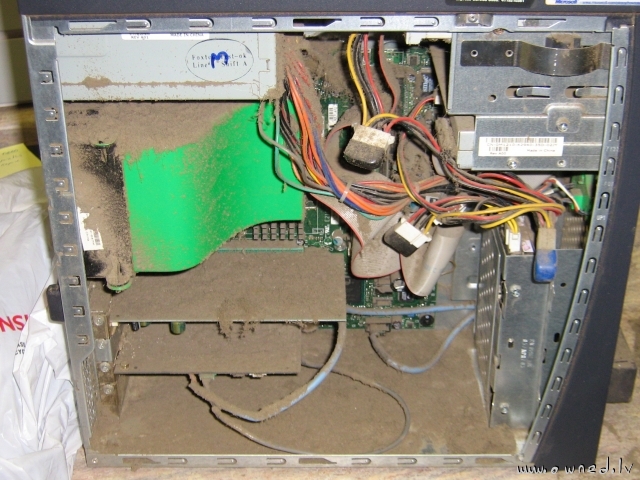 Very very dusty computer