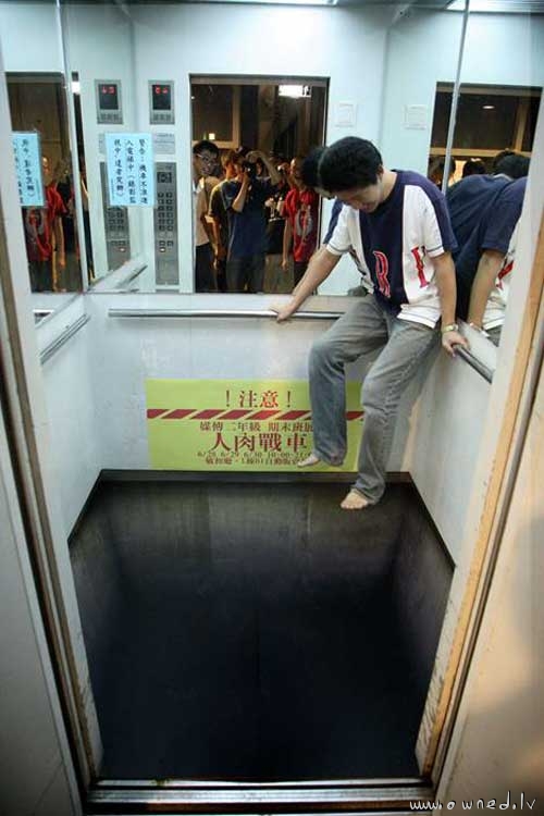 Elevator floor scary illusion